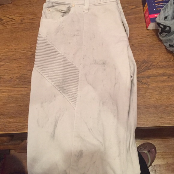 Distressed jeans - Picture 1 of 3