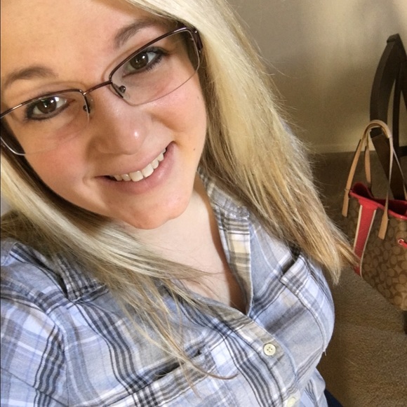 Meet your Posher, April