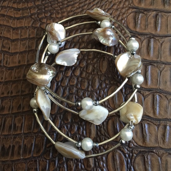 Shell & Costume Pearl Silver Wrap Bead Bracelet - Picture 2 of 4