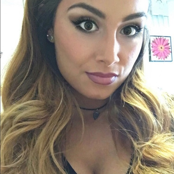 Meet your Posher, Danielle