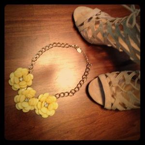 Cute JCrew inspired flower necklace 🌼