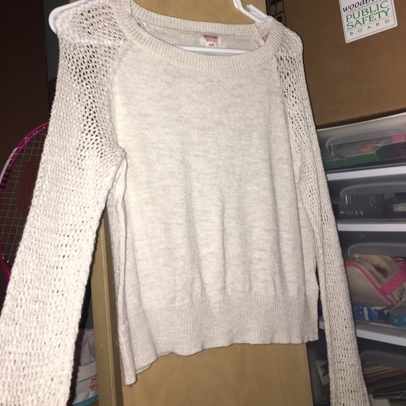 half crop top sweater with knit sleeves