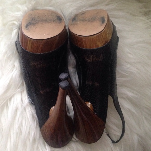 LOWEST!  Envy Black Heels Platforms Bertinni - Picture 4 of 4