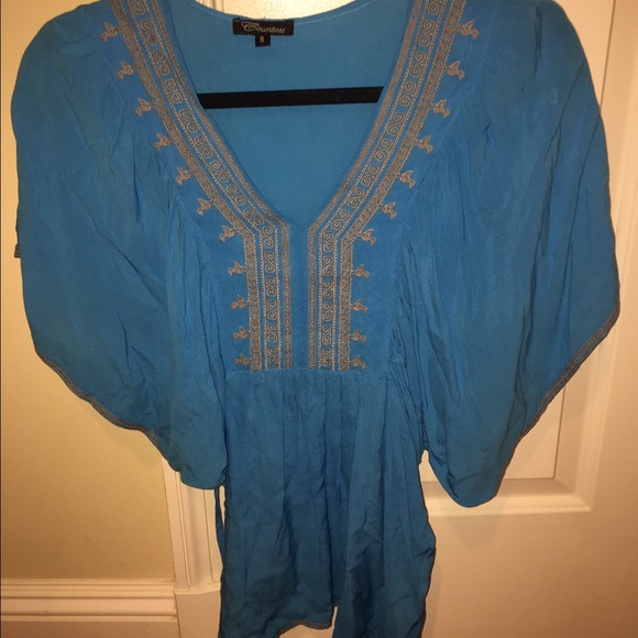 Adorable light blue top