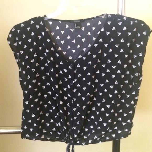 Cropped button down shirt with tie at the bottom