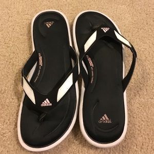 Fit foam flip flops