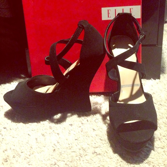 Unique black wedges