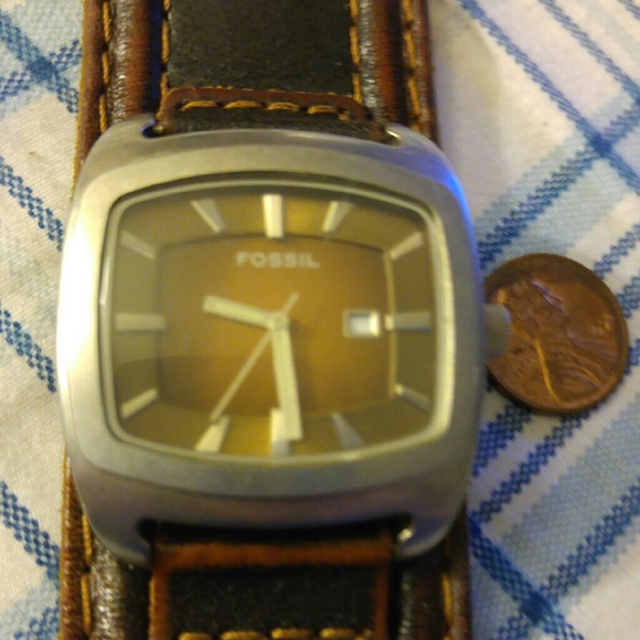 👀fossil leather cuff watch