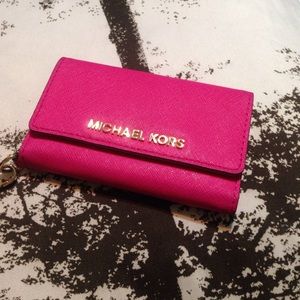 Hot pink Michael Kors iPhone 5/5s Wristlet clutch