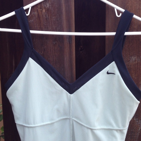 Nike Fit Dry golf/tennis outfit - Picture 2 of 4