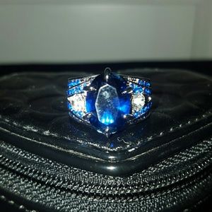 Stunning blue CZ cocktail ring size 8