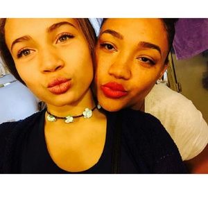 Meet your Posher, Taina