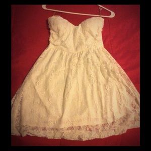 White lace strapless