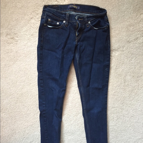 Levi dark wash skinny jeans