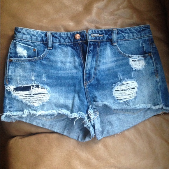 Zara Trafaluc jean shorts size 4.
