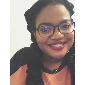 Meet your Posher, Alexis