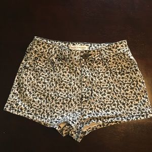 Bullhead Black & White short