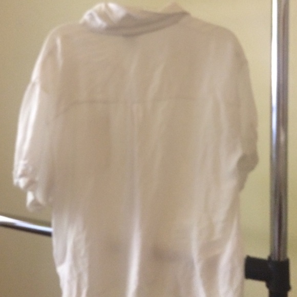 Simple white blouse - Picture 3 of 3