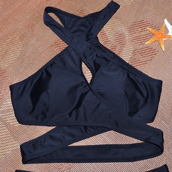 ❗️NOW AVAIL❗️Black Halter Top Bikini Swimsuit 😍 - Picture 3 of 4