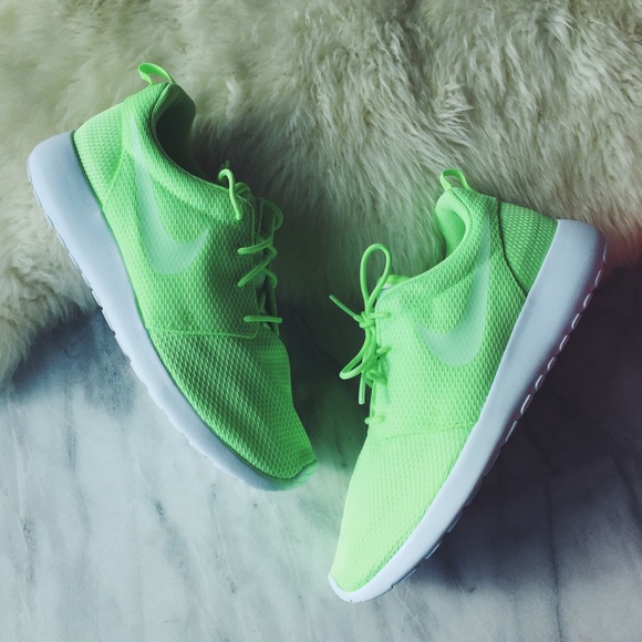 Nike Shoes - Nike Neon Roshe One Sneakers
