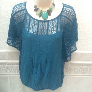 Cute light weight summer lace top Sz L