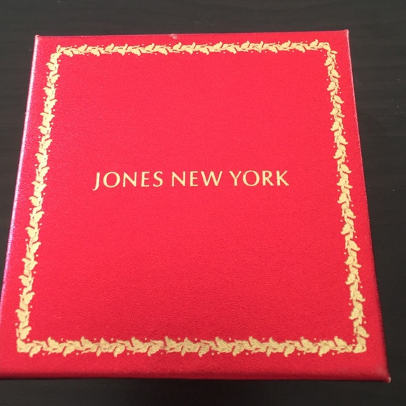 Jones New York flower brooch/pin - Picture 2 of 3