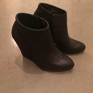 Steven Madden Black Booties Suede and Leather