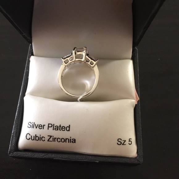 CBC silver plated diamond ring. Size 5 - Picture 2 of 4