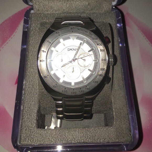 Dkny Tachymeter Wristwatch Gem