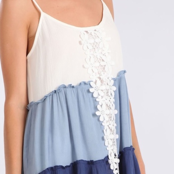 🎂 Anniversary Sale 🎂 Blue & White Top - Picture 2 of 4