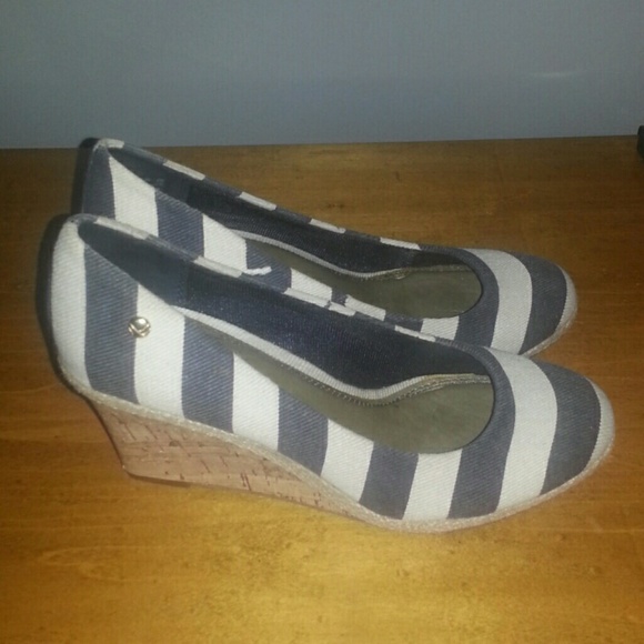 Blue and white wedges