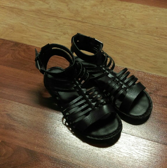 Size 7 black gladiator sandals