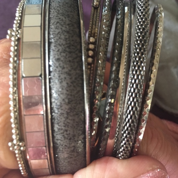 Nine super cute bangles - Picture 3 of 3