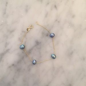 Delicate black pearl and chain bracelet