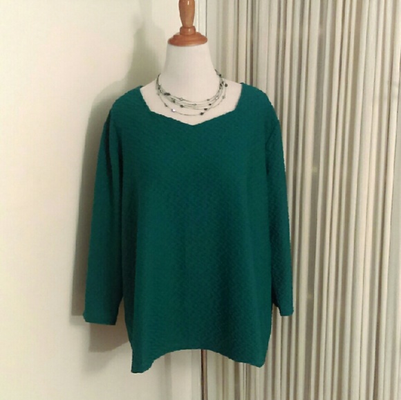 Gorgeous Green Textured Top!!