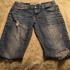 Distress boyfriend cut jeans