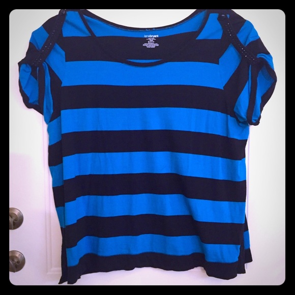 Cute black and blue top