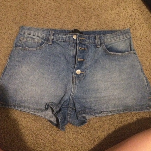 high waisted denim jeans!