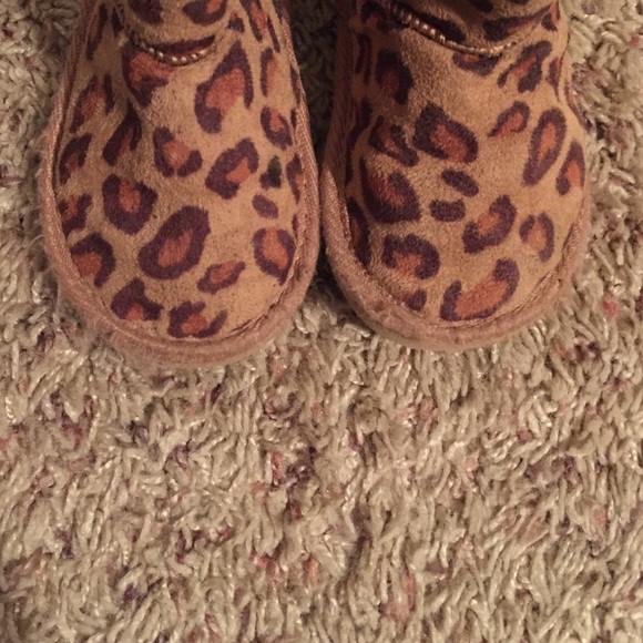 Childs size 7 cheetah print winter boots - Picture 3 of 3