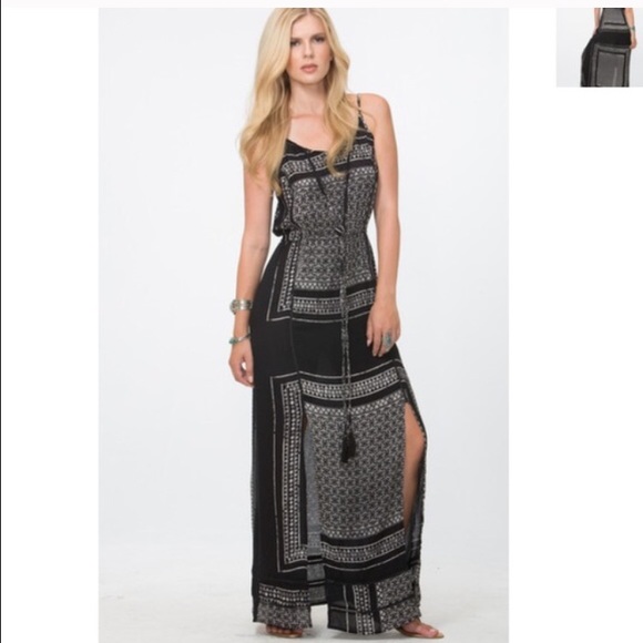 Elan Dresses & Skirts - 🎉Host Pick 🎉 The Greta Maxi dress by Elan