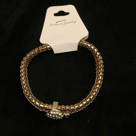 Adorable gold sea turtle stretch bracelet - Picture 2 of 3