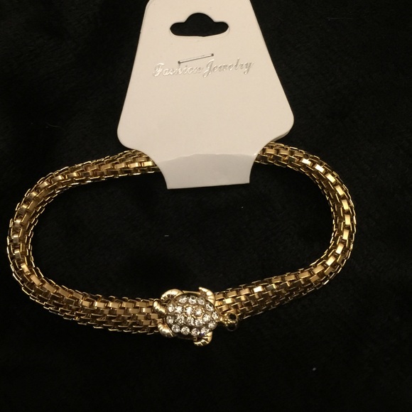 Adorable gold sea turtle stretch bracelet - Picture 3 of 3