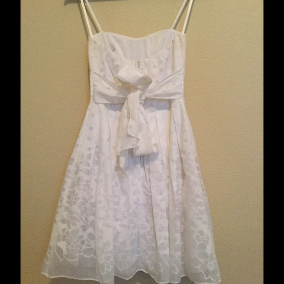🌹 SOLD 🌹White strapless dress - Picture 3 of 3