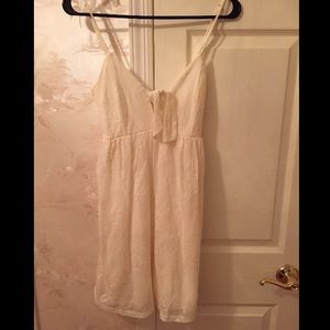White flowy dress w flowery pattern
