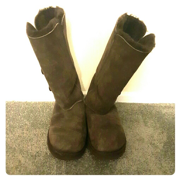 Ugg bailey button triplet