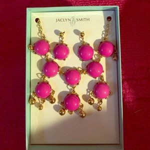 Beautiful Jaclyn Smith pink necklace