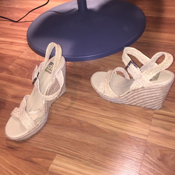 Nude wedges