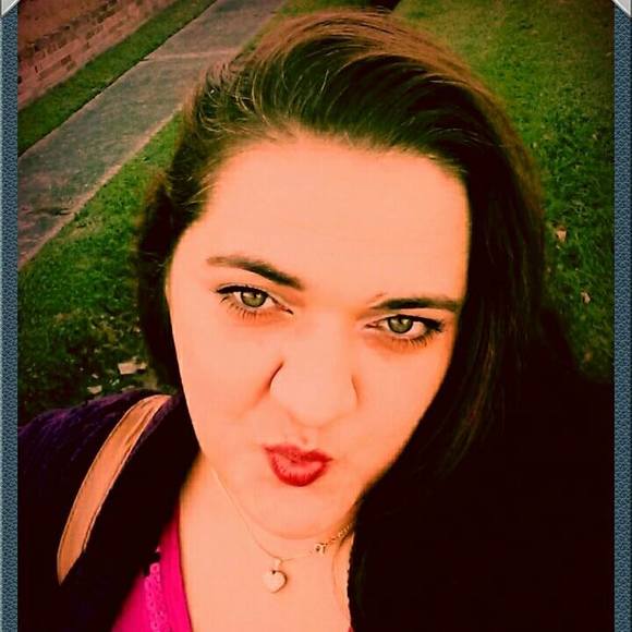 Meet your Posher, Claudia