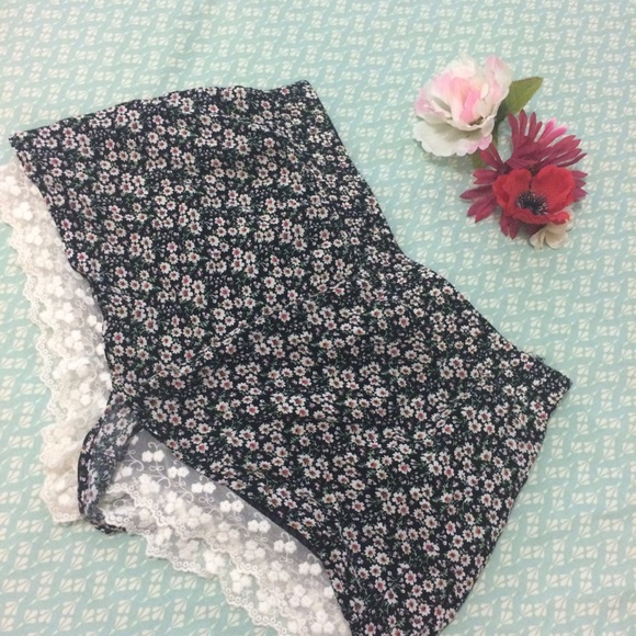 Floral Lace Elastic Chiffon Shorts