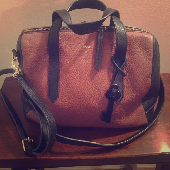 Selling Fossil Sydney Satchel